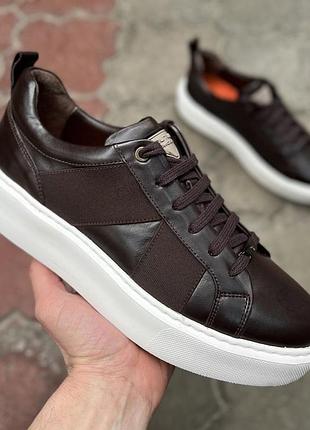Коричневі чоловічі шкіряні кеди casual на білою підошвою 42