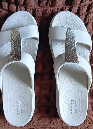 Шльопанці фірми crocs
