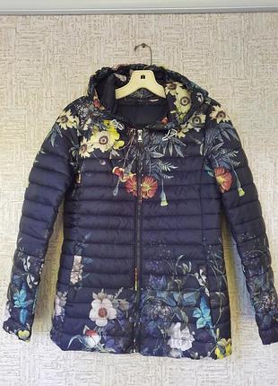 Продам куртку на сентипоне, стебану, 38р