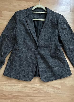 Укорочений приталений піджак бокйзер