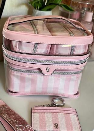 Косметичка 4 в 1 рожева victoria's secret 4-piece makeup bag heritage stripe сумка victoria's secret