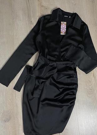 Атласна сукня boohoo в чорному кольорі