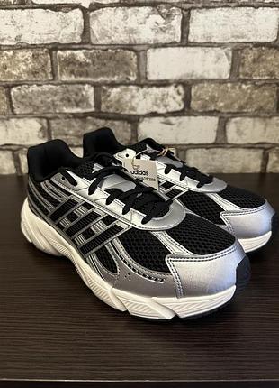 Чоловічі кросівки adidas p.42 / 26,5 см