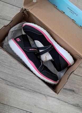Кроссовки skechers в хорошем состоянии