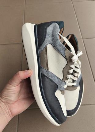 Оригінальні кросівки clarks