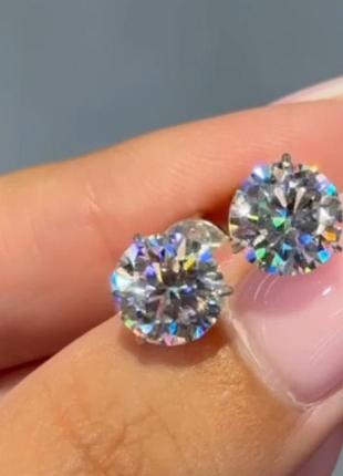 Золотые плесени с муассанитом 2ct.
