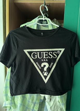 Жіноча вкорочена футболка guess