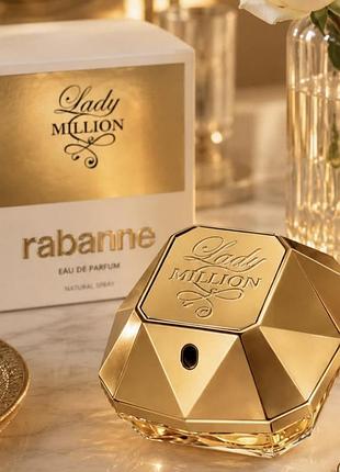 Вишуканий аромат карамелі та малини, густий та шлейфовий,lady million paco rabanne, леді міліон, парфуми.