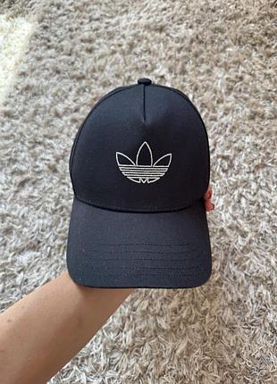 Стильна кепка adidas