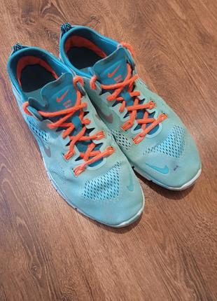 Продам женские кроссовки бренда nike