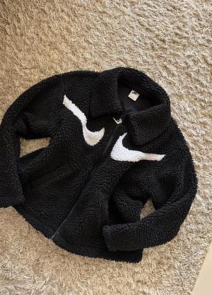 Nike курточка стильна