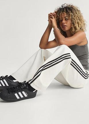 Джинси жіночі adidas originals