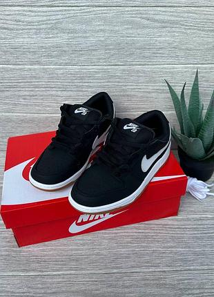 Стильные кроссовки nike sb dunk low black white