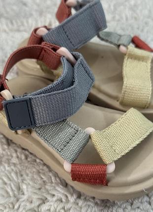 Босоніжки, сандалі zara