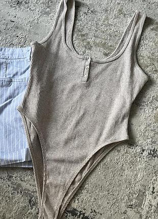 Жіноче боді в рубчик від бренду zara