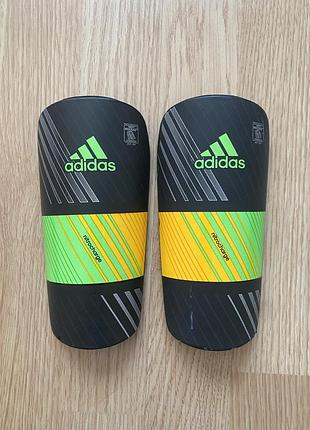 Футбольні щитки adidas nitrocharge