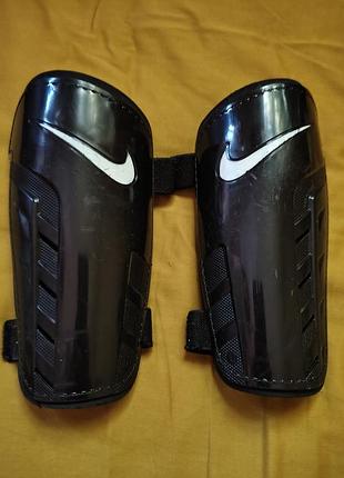 Футбольные щитки nike park guard, размер м, рост 160-170 см
