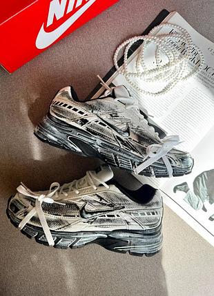 Стильні жіночі кросівки nike initiator custom white black