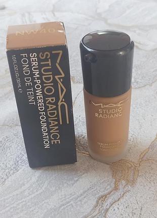 Тональна основа-сироватка mac studio radiance nw40, 30 мл, нова