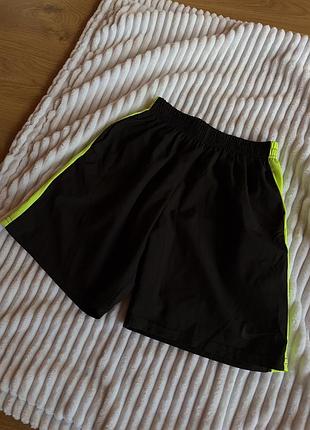 Нові шорти на хлопчика 152 см від nike