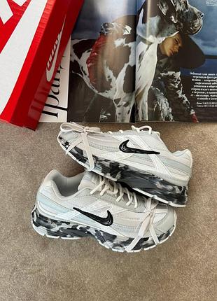 Стильні жіночі кросівки nike initiator light grey custom