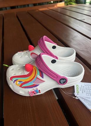 Дитячі crocs classic i am unicorn clog, білі, розмір c12 / eu 29–30