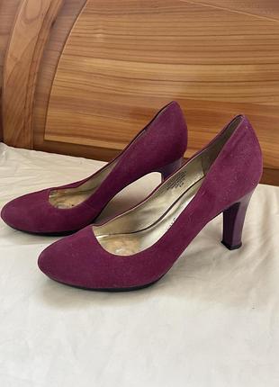 Це фіолетові замшеві туфлі-човники anne klein моделі clemence.