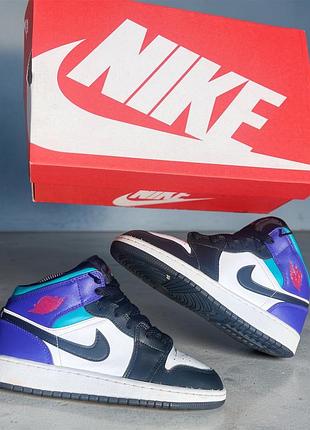 Продам стильні nike air jordan 1 mid у яскравому кольорі. оригінал, у хорошому стані. верх із натуральної та синтетичної шкіри, зручні та комфортні