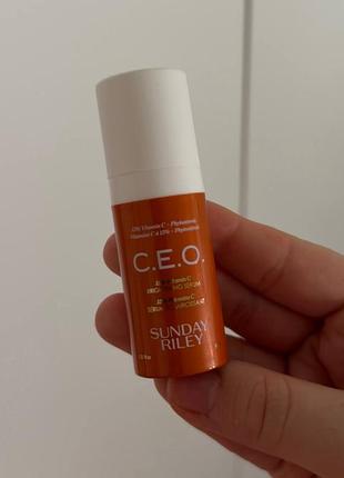 Освітлююча сироватка для обличчя sunday riley c.e.o. rapid flash brightening serum сео 8 мл