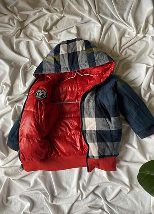 Детская двухсторонняя куртка-пуховик от бренда burberry линейка burberry baby) 18м 86см