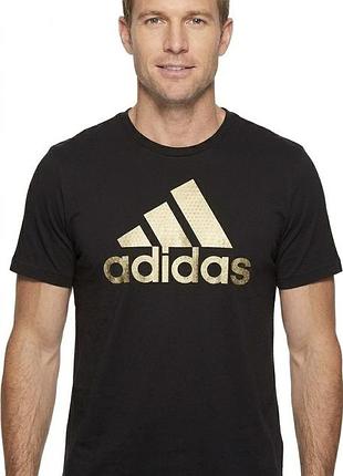 Чоловіча футболка adidas з золотистим логотипом, розмір l