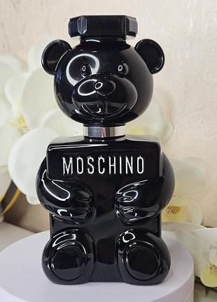 Moschino toy boy распыл оригинал мужской парфюм бергамот груша розовый перец мускатный орех магнолия роза гвоздика ветивер кашмеран сандал
