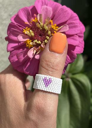 Ніжне кільце з бісеру, сплетене вручну 🤍💜