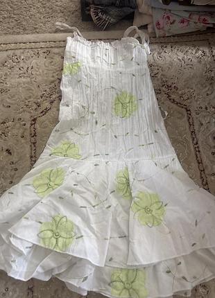 Біле коротке плаття