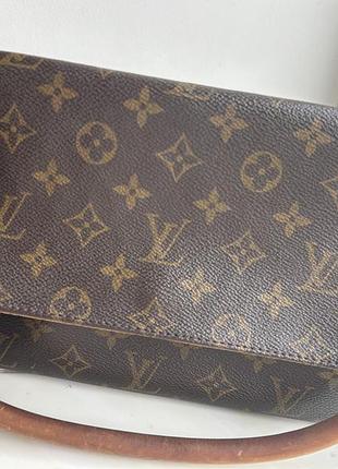 Вінтажна сумка louis vuitton mini looping (також відома як looping pm) у класичній фірмовій канві monogram.