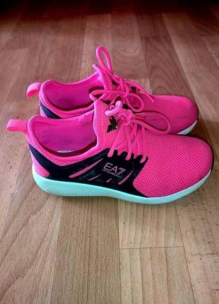 Продам кросівки armani junior
girl pink sneakers, 33 розмір, в ідеальному стані.
