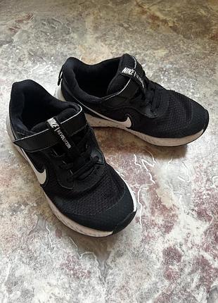 Кросівки чорні nike revolution