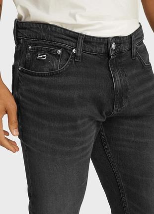 Tommy jeans scanton slim, код моделі dm0dm20557, середня посадка, slim fit, 5 кишень, застібка на блискавку та ґудзик штани денім