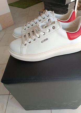 Кроссовки guess
