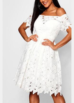 Біла сукня boohoo