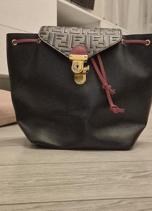 Сумка- рюкзак fendi,
