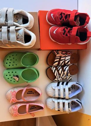 Дитяче взуття crocs adidas nike