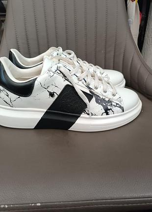 Кроссовки guess