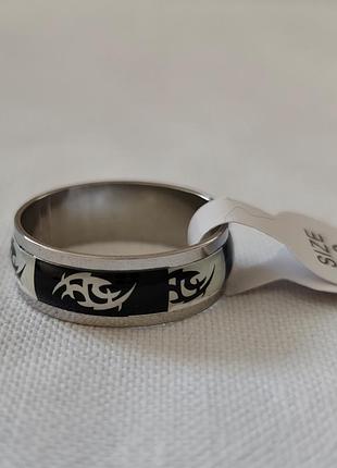 Кольцо с черным орнаментом - размер 19, унисекс
