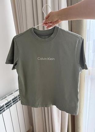 Футболка оливкова жіноча calvin klein