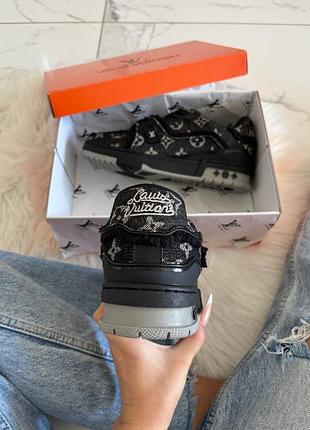 Trainer black grey logo 7