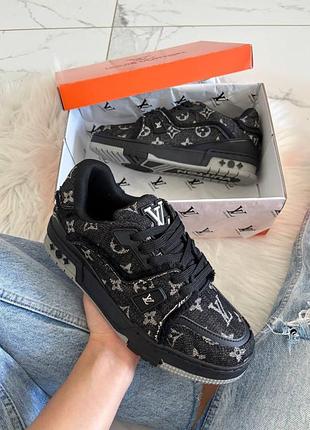Trainer black grey logo 4
