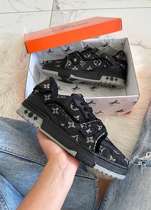 Trainer black grey logo 5