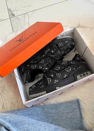 Trainer black grey logo 6