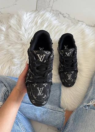 Trainer black grey logo 3